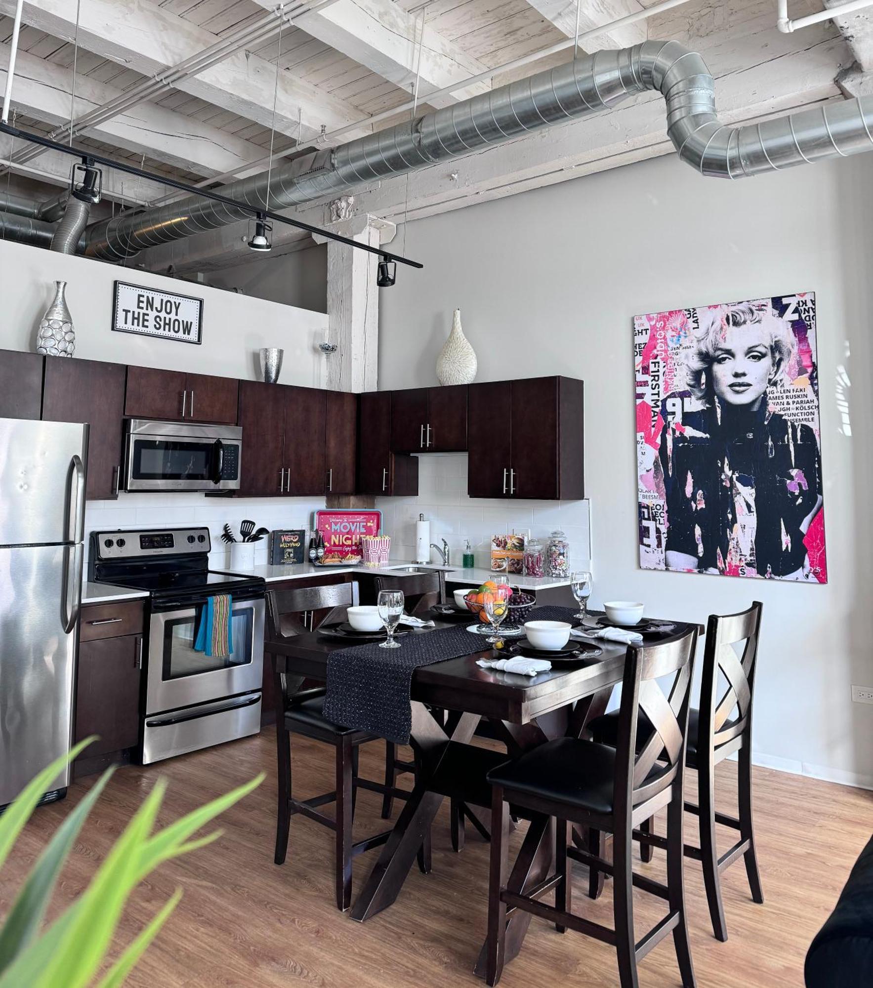 Luxery Stay Chicago - Themed Units! Close To Downtown, Mccormick Place & Wintrust Arena Екстер'єр фото